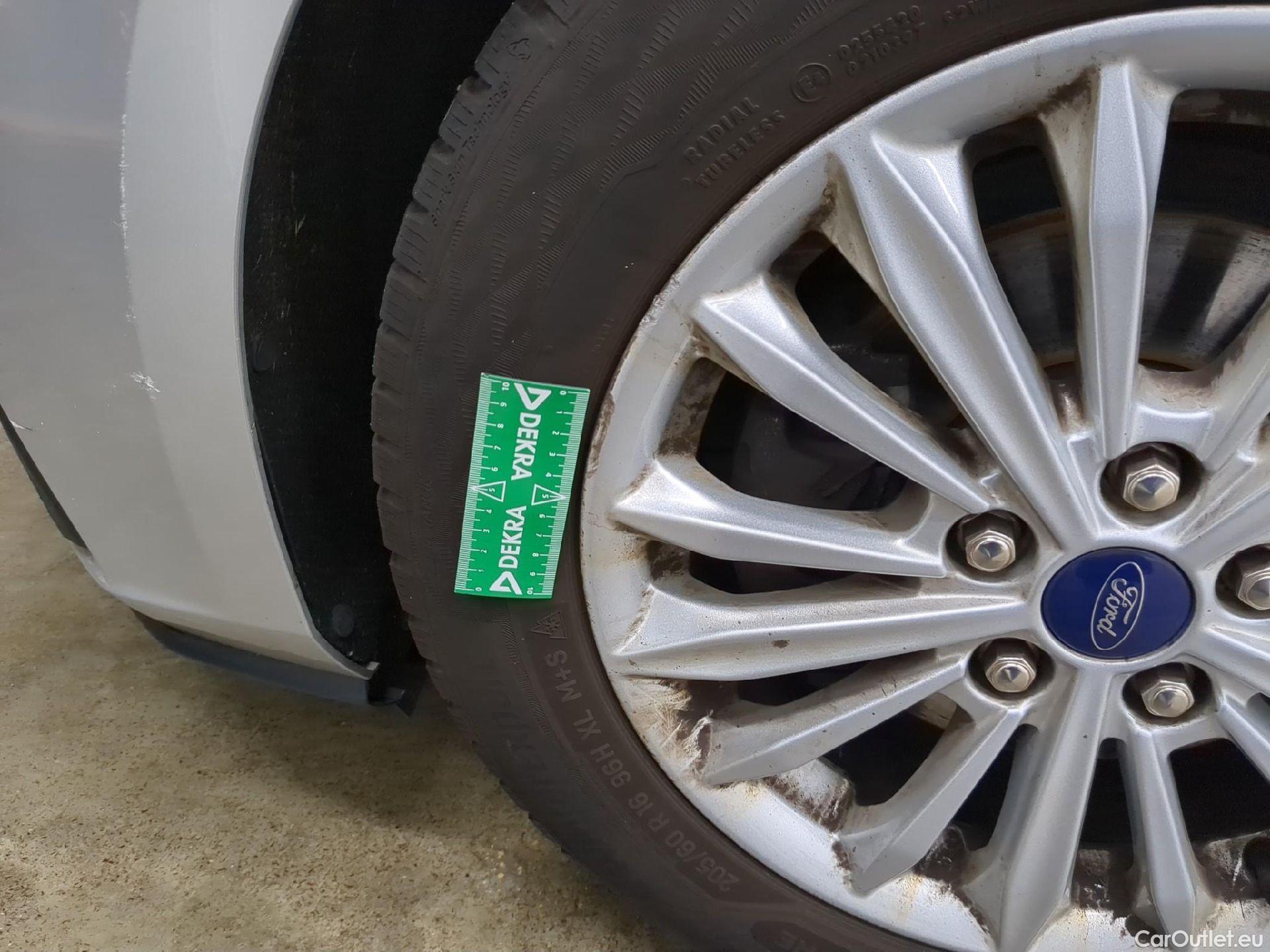  Ford  Focus  Berline Titanium 1.0 EcoBoost 125CV BVM6 E6dT #9