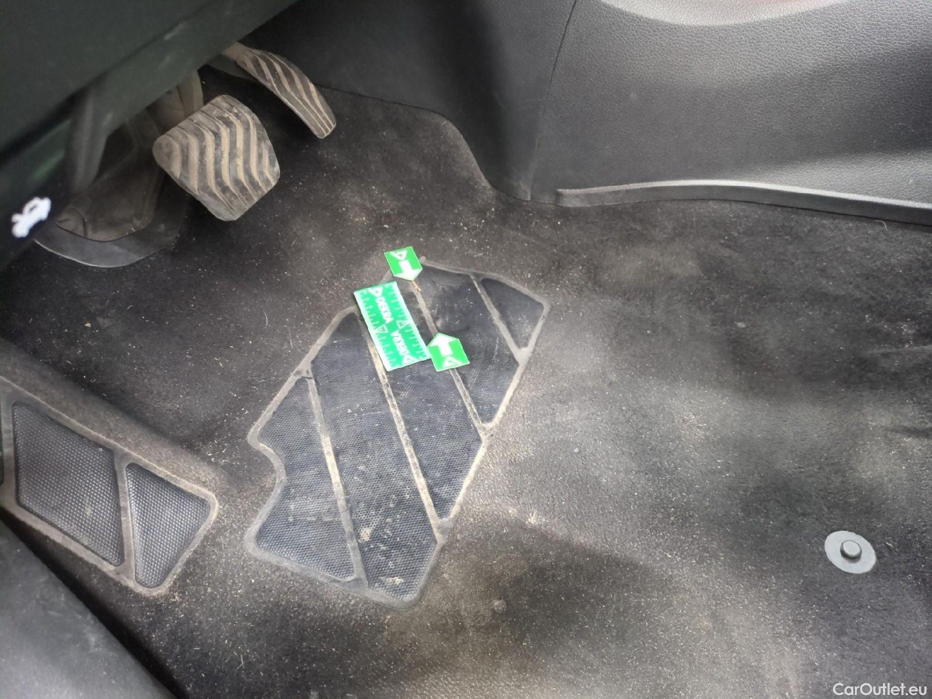  Nissan  Qashqai NISSAN  / 2017 / 5P / Crossover 1.5 DCI 115 DCT Business Edition #9