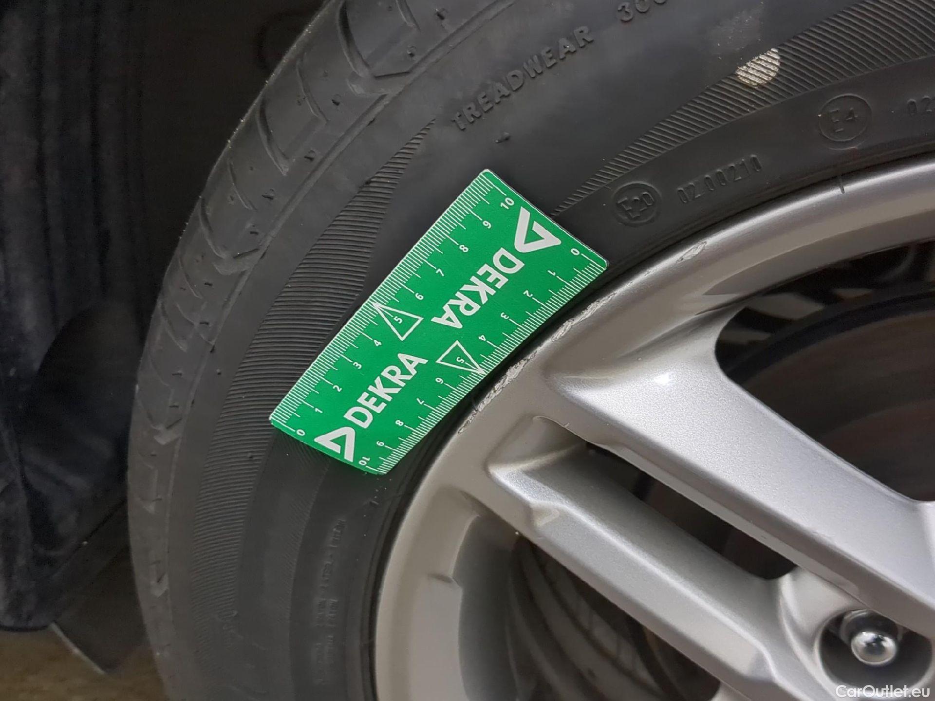  Hyundai  Konna HYUNDAI Kona / 2020 / 5P / SUV 1.0 T-GDI 120 HYBRID 48V BUSINESS #7