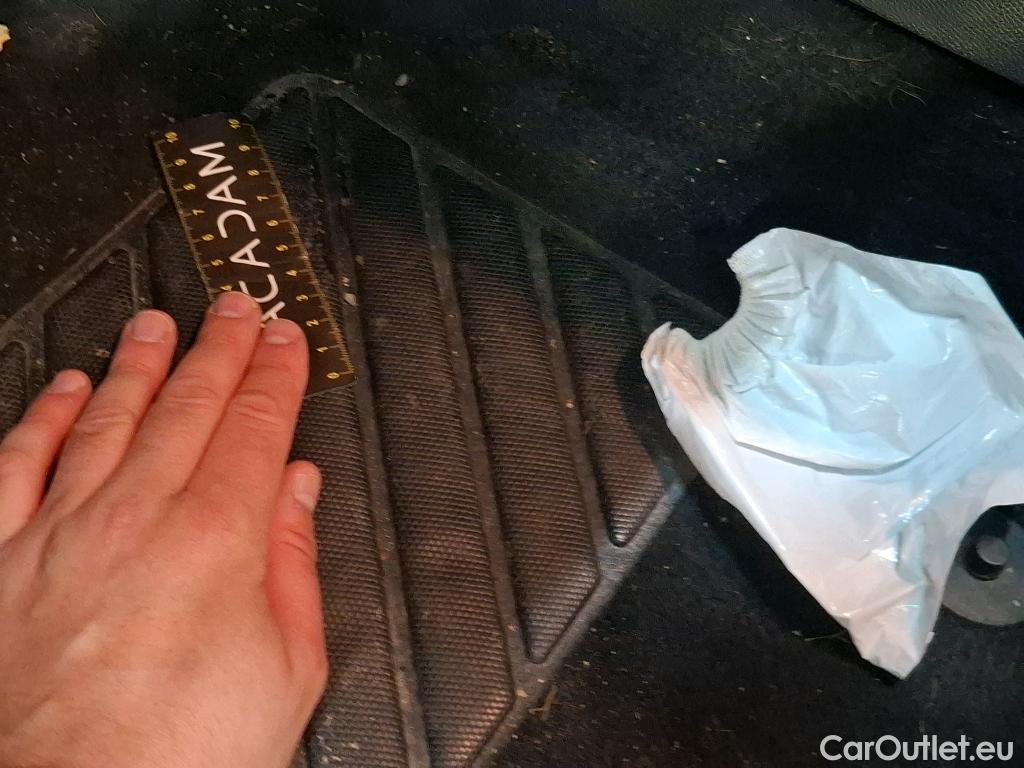  Peugeot  3008  Active Pack 1.5 HDi 130CV BVA8 E6d #17