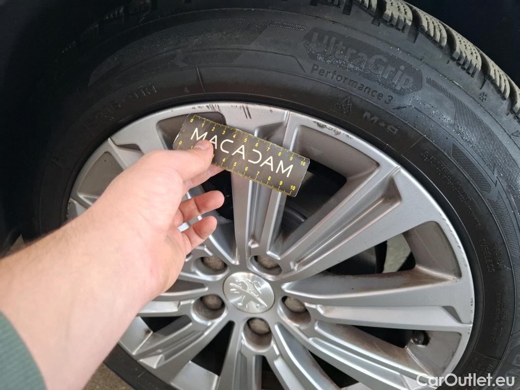  Peugeot  308  Allure 1.2 PureTech 130CV BVA8 E6d #17