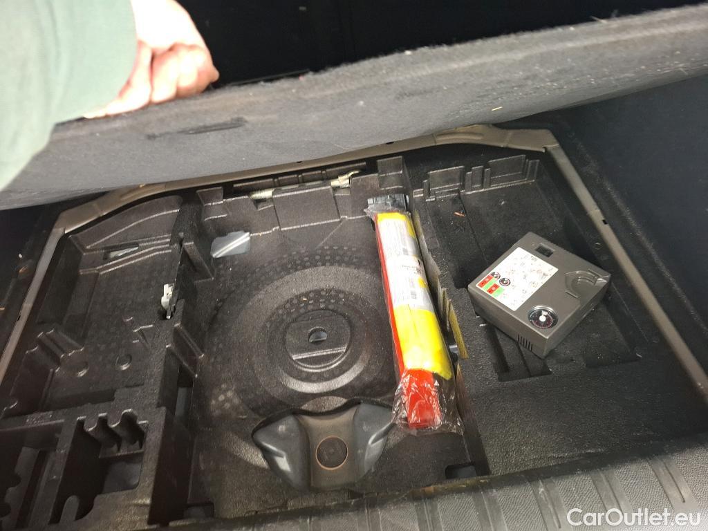  Peugeot  308  Allure 1.2 PureTech 130CV BVA8 E6d #40