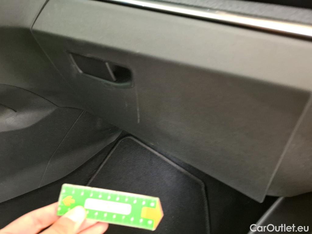  Peugeot  3008  Allure Pack 1.5 HDi 130CV BVM6 E6d #9