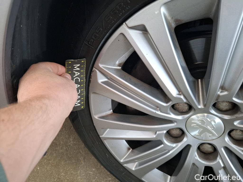  Peugeot  308  Allure 1.2 PureTech 130CV BVA8 E6d #18