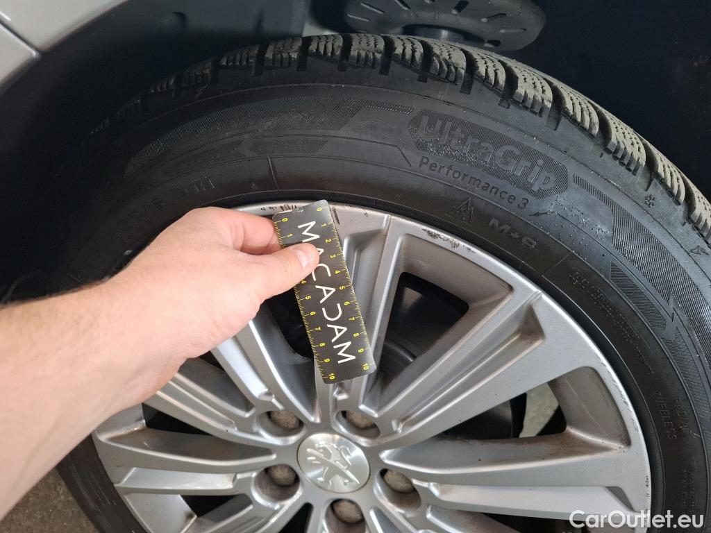  Peugeot  308  Allure 1.2 PureTech 130CV BVA8 E6d #15