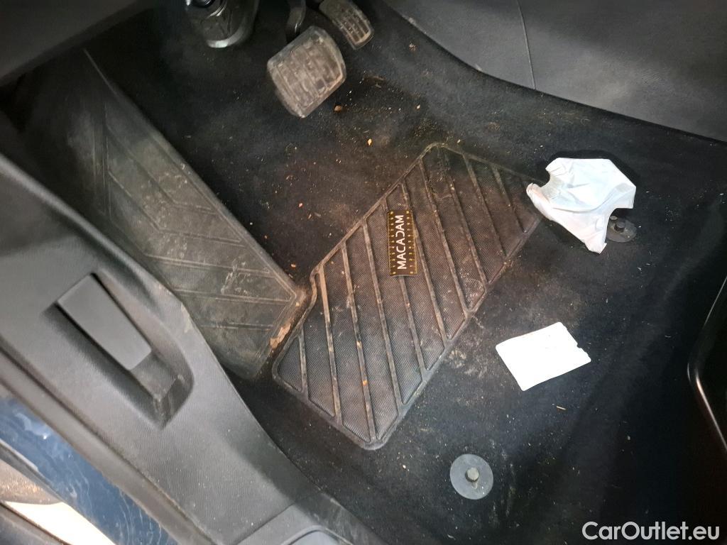  Peugeot  3008  Active Pack 1.5 HDi 130CV BVA8 E6d #15