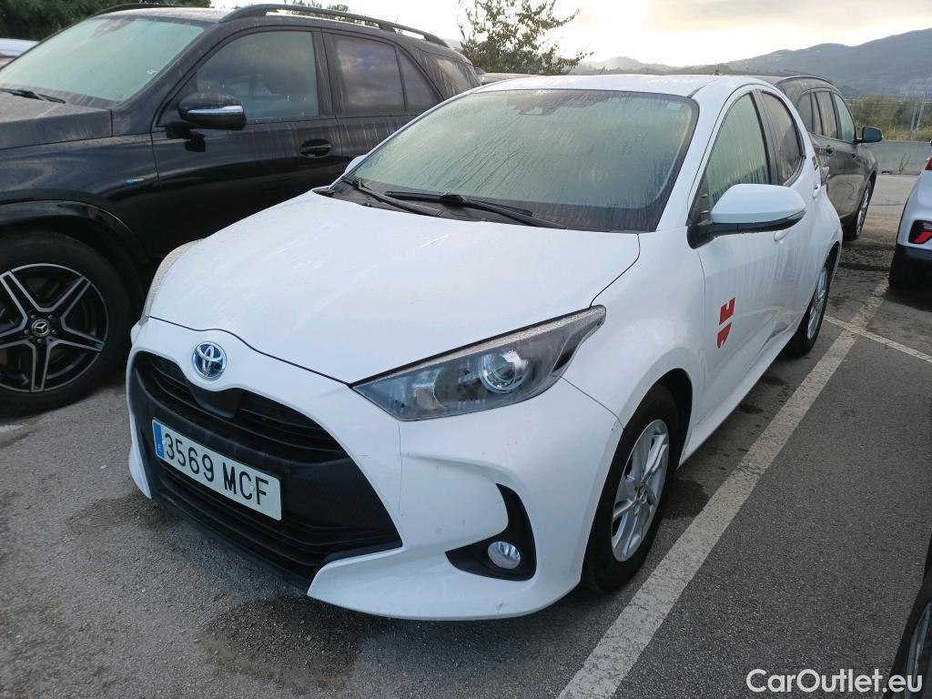  Toyota  Yaris TOYOTA  / 2020 / 5P / berlina con portón 1.5 120H Business Plus #8