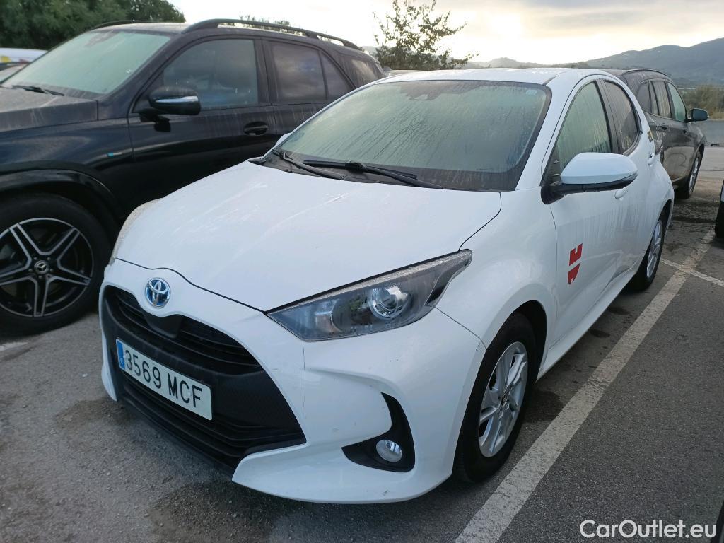  Toyota  Yaris TOYOTA  / 2020 / 5P / berlina con portón 1.5 120H Business Plus #19