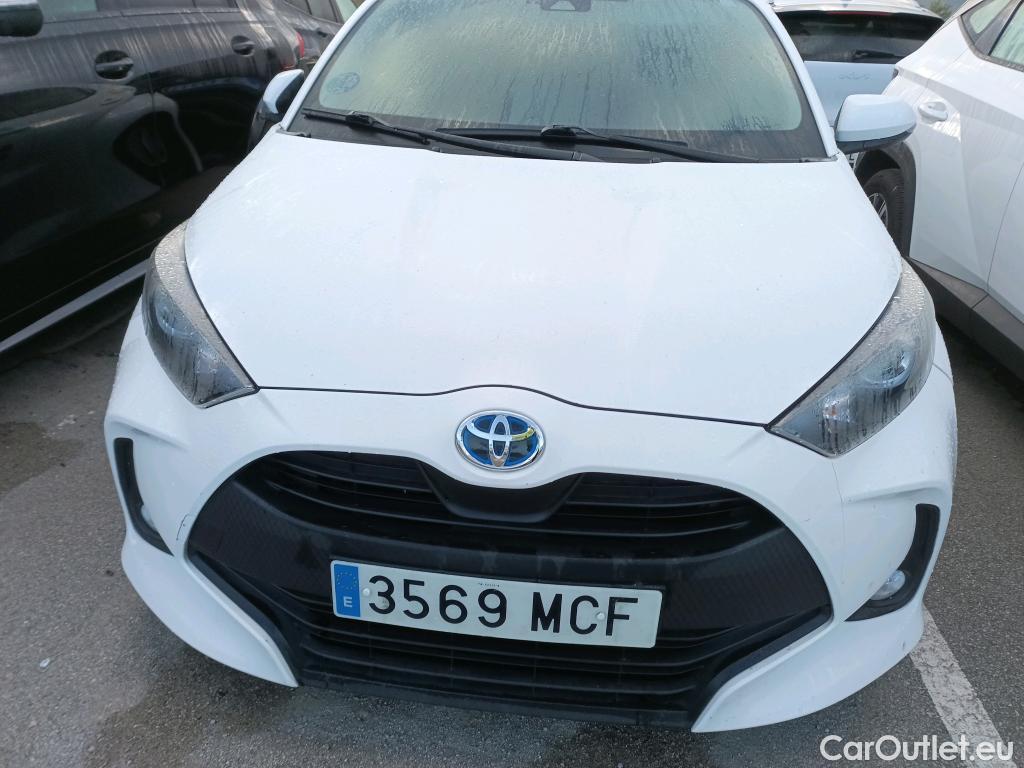  Toyota  Yaris TOYOTA  / 2020 / 5P / berlina con portón 1.5 120H Business Plus #20