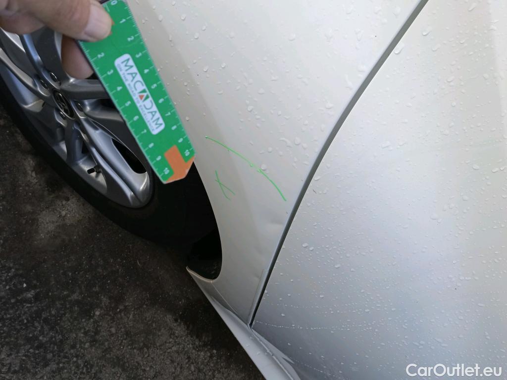  Toyota  Yaris TOYOTA  / 2020 / 5P / berlina con portón 1.5 120H Business Plus #5