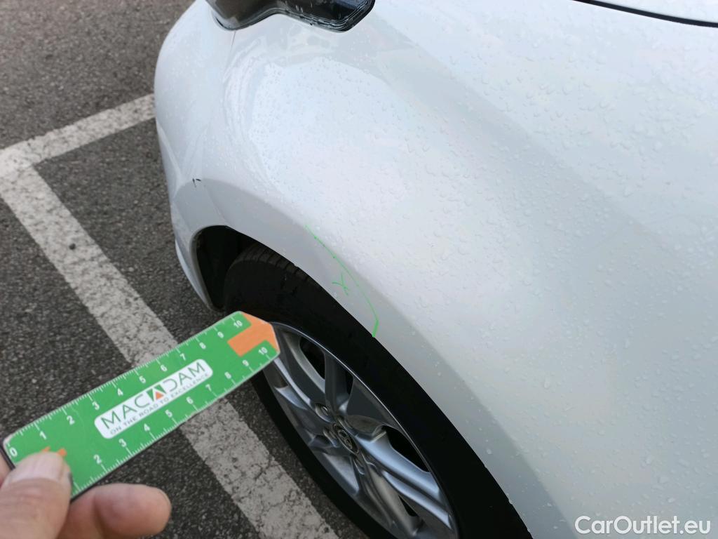  Toyota  Yaris TOYOTA  / 2020 / 5P / berlina con portón 1.5 120H Business Plus #4