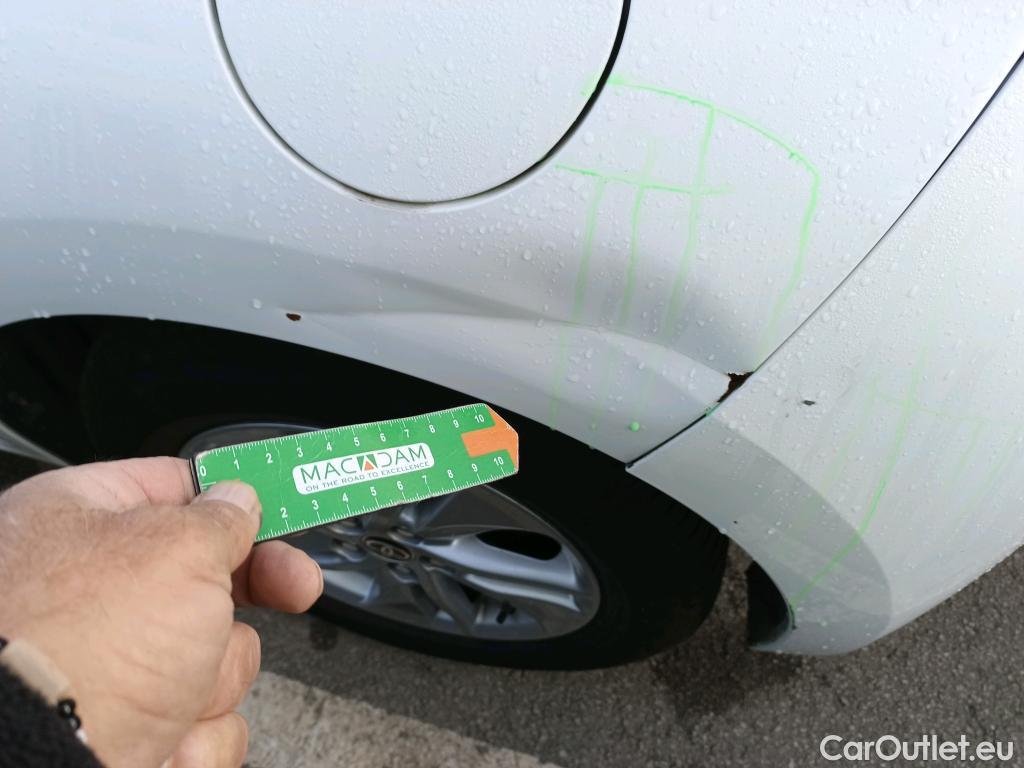  Toyota  Yaris TOYOTA  / 2020 / 5P / berlina con portón 1.5 120H Business Plus #2