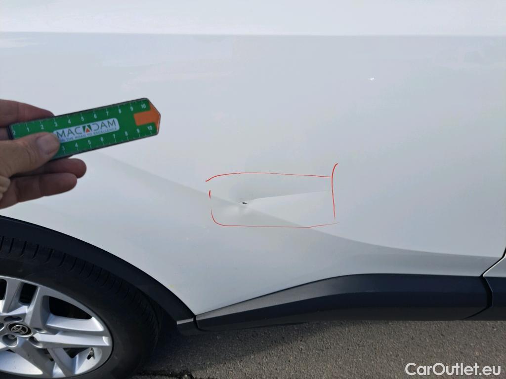  Toyota  C-HR TOYOTA  / 2019 / 5P / todoterreno 1.8 125H Active #4