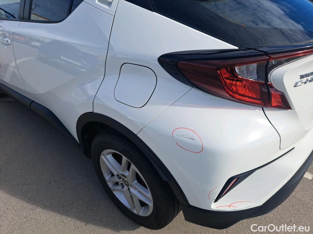  Toyota  C-HR TOYOTA  / 2019 / 5P / todoterreno 1.8 125H Active #32