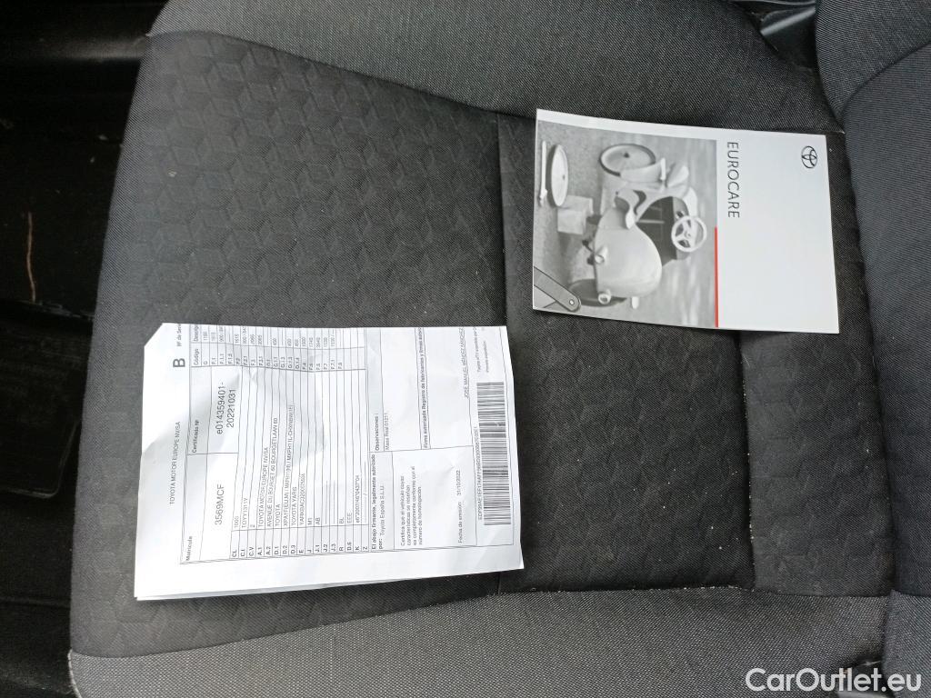  Toyota  Yaris TOYOTA  / 2020 / 5P / berlina con portón 1.5 120H Business Plus #9