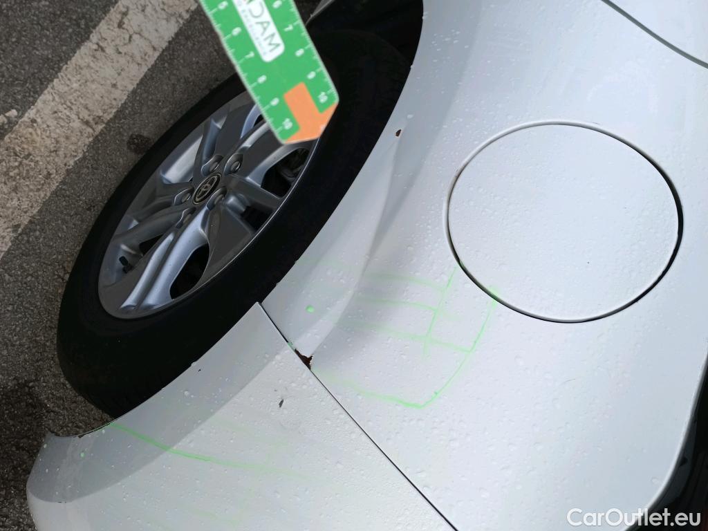  Toyota  Yaris TOYOTA  / 2020 / 5P / berlina con portón 1.5 120H Business Plus #1