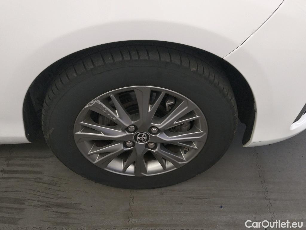  Toyota  Yaris TOYOTA  / 2017 / 5P / berlina con portón 1.5 100H Active #3