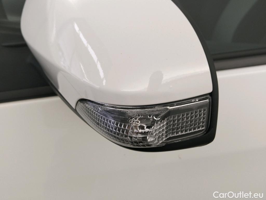  Toyota  Yaris TOYOTA  / 2017 / 5P / berlina con portón 1.5 100H Active #1