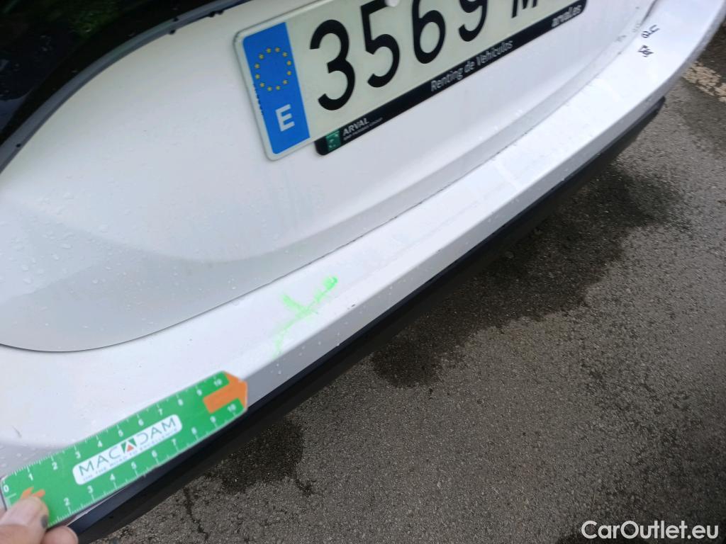  Toyota  Yaris TOYOTA  / 2020 / 5P / berlina con portón 1.5 120H Business Plus #18