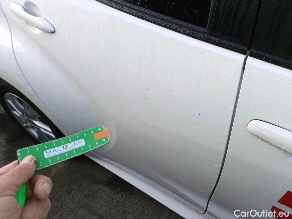  Toyota  Yaris TOYOTA  / 2020 / 5P / berlina con portón 1.5 120H Business Plus #11