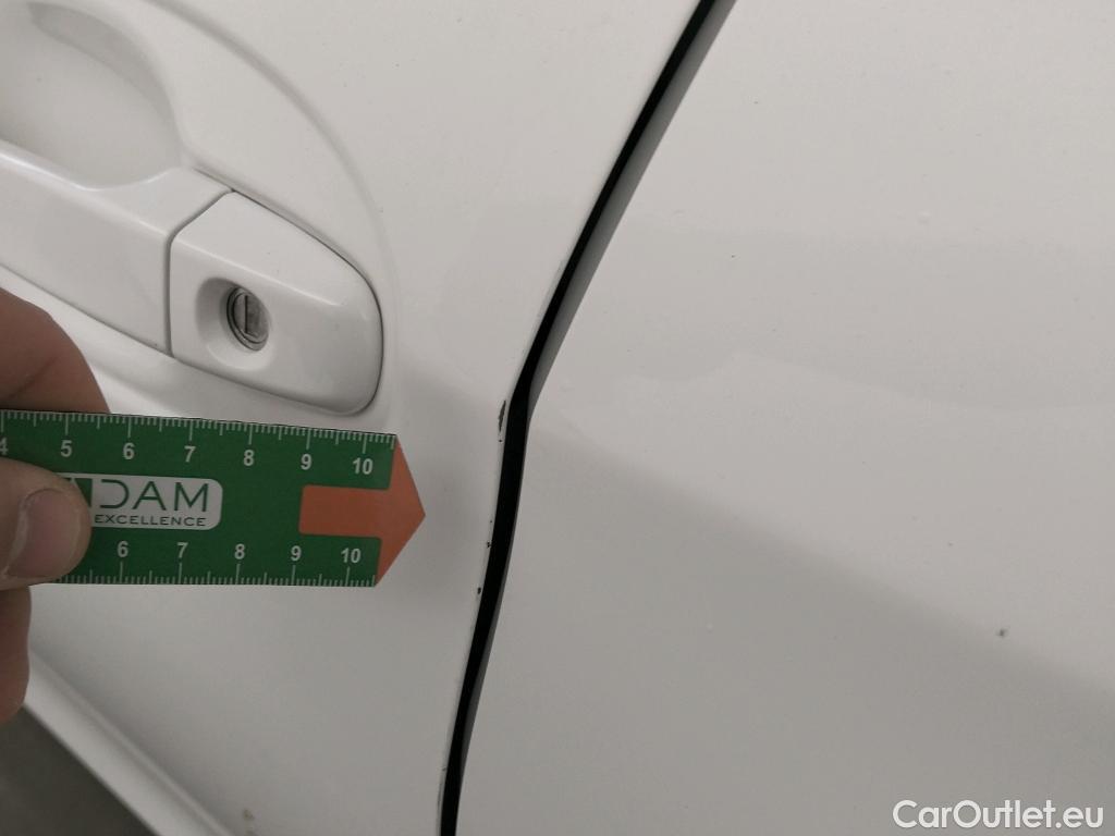  Toyota  Yaris TOYOTA  / 2017 / 5P / berlina con portón 1.5 100H Active #10