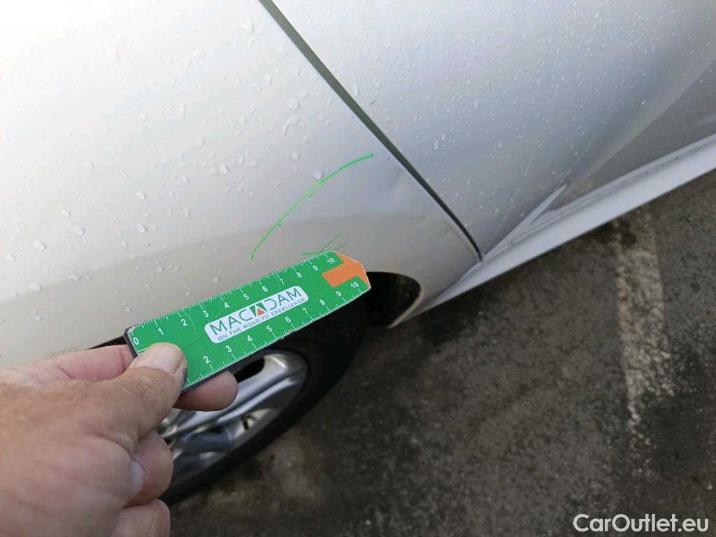  Toyota  Yaris TOYOTA  / 2020 / 5P / berlina con portón 1.5 120H Business Plus #6