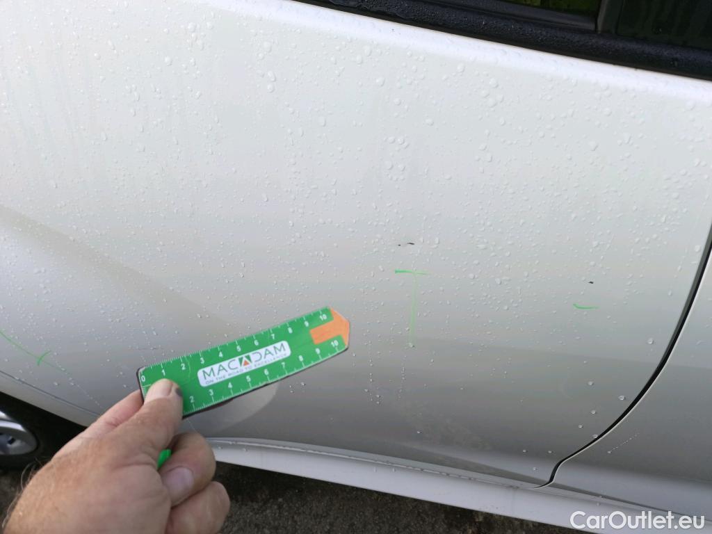  Toyota  Yaris TOYOTA  / 2020 / 5P / berlina con portón 1.5 120H Business Plus #12