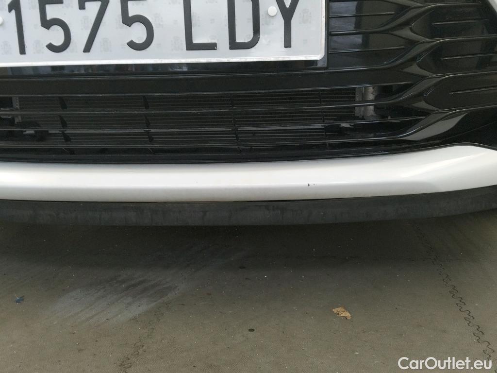  Toyota  Yaris TOYOTA  / 2017 / 5P / berlina con portón 1.5 100H Active #11