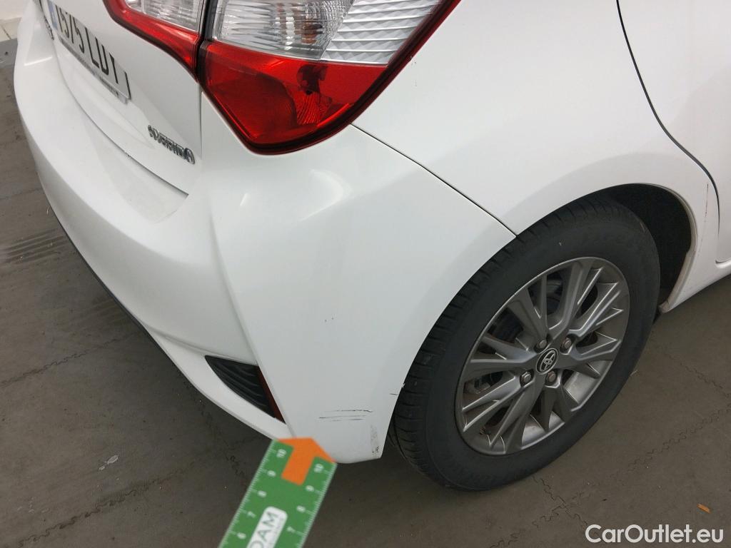  Toyota  Yaris TOYOTA  / 2017 / 5P / berlina con portón 1.5 100H Active #8