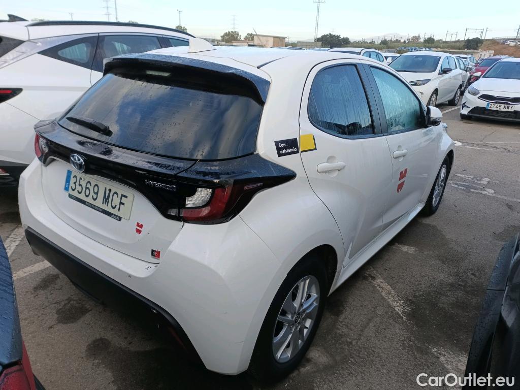  Toyota  Yaris TOYOTA  / 2020 / 5P / berlina con portón 1.5 120H Business Plus #7