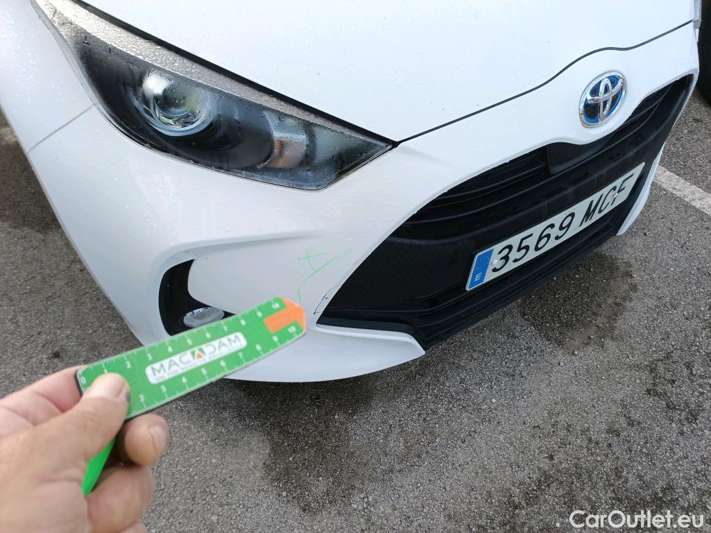  Toyota  Yaris TOYOTA  / 2020 / 5P / berlina con portón 1.5 120H Business Plus #15