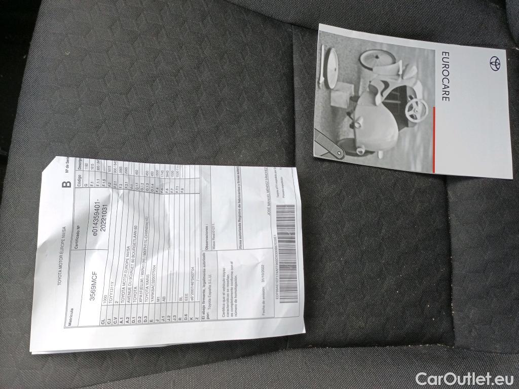  Toyota  Yaris TOYOTA  / 2020 / 5P / berlina con portón 1.5 120H Business Plus #10