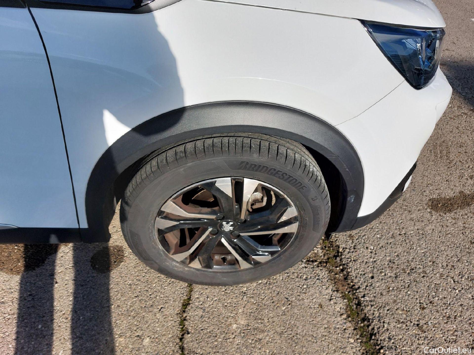  Peugeot  2008 PEUGEOT  / 2019 / 5P / todoterreno Allure BlueHDI 100 S&S BVM6 (CX) #20