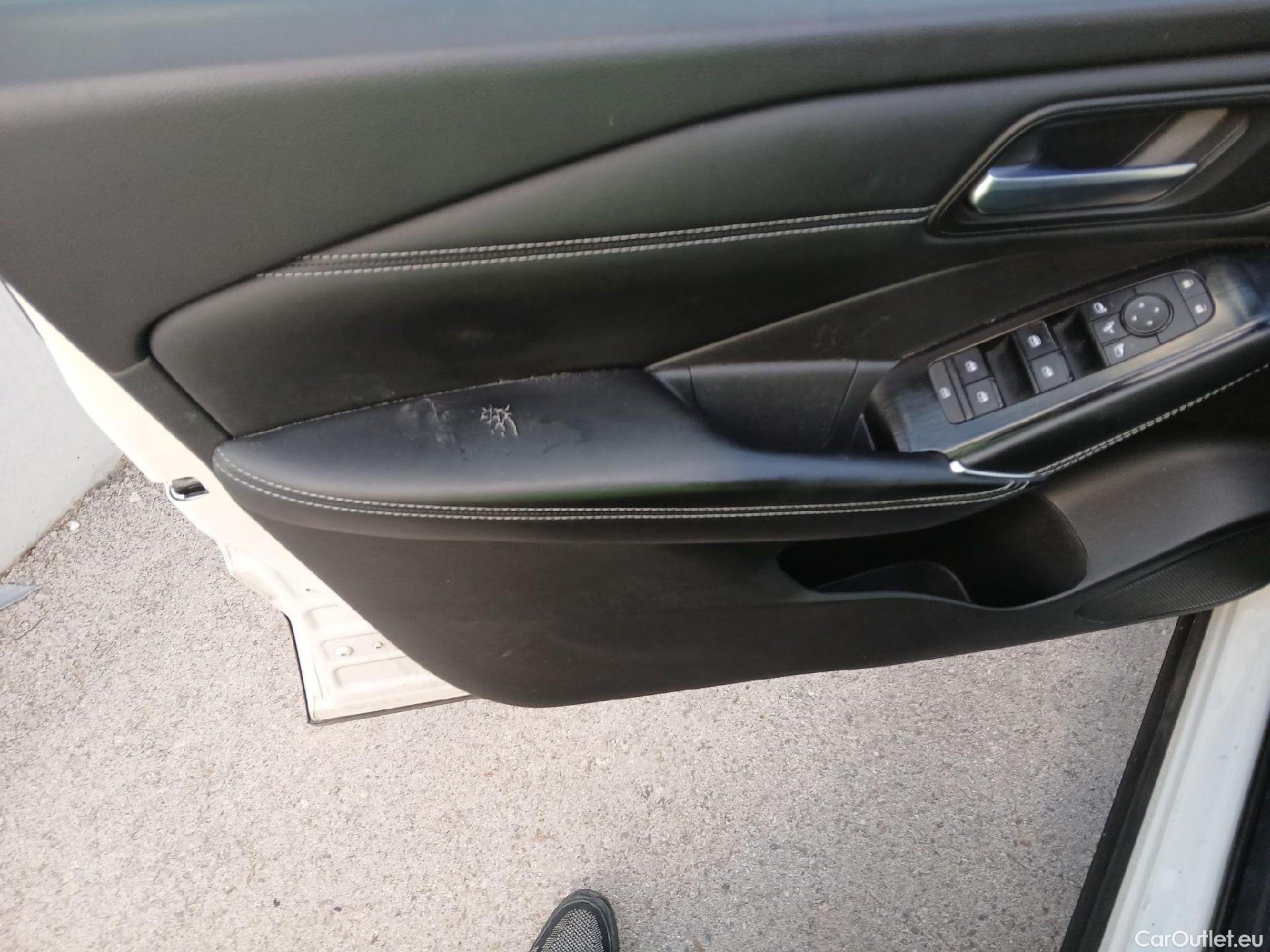  Nissan  Qashqai NISSAN  / 2021 / 5P / todoterreno DIG-T 116kW mHEV Xtronic Premiere Edit.(SL) #1