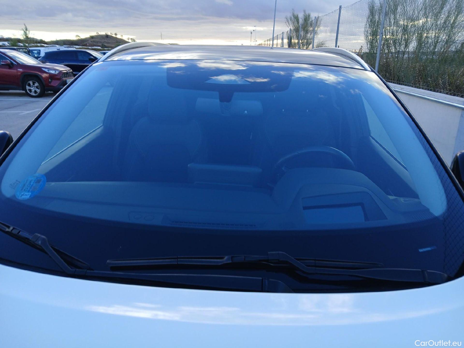  Nissan  Qashqai NISSAN  / 2021 / 5P / todoterreno DIG-T 116kW mHEV Xtronic Premiere Edit.(SL) #5