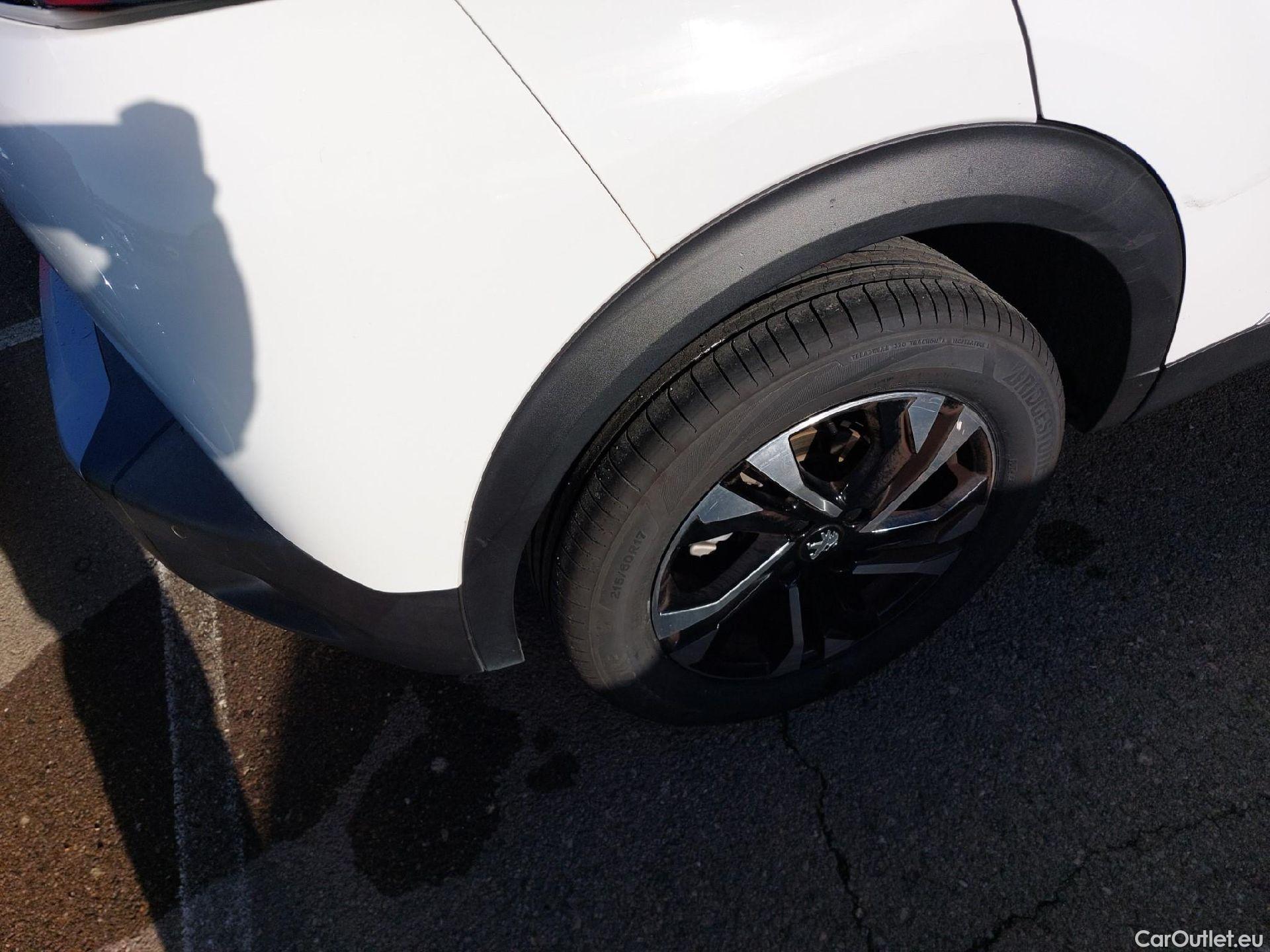  Peugeot  2008 PEUGEOT  / 2019 / 5P / todoterreno Allure BlueHDI 100 S&S BVM6 (CX) #12