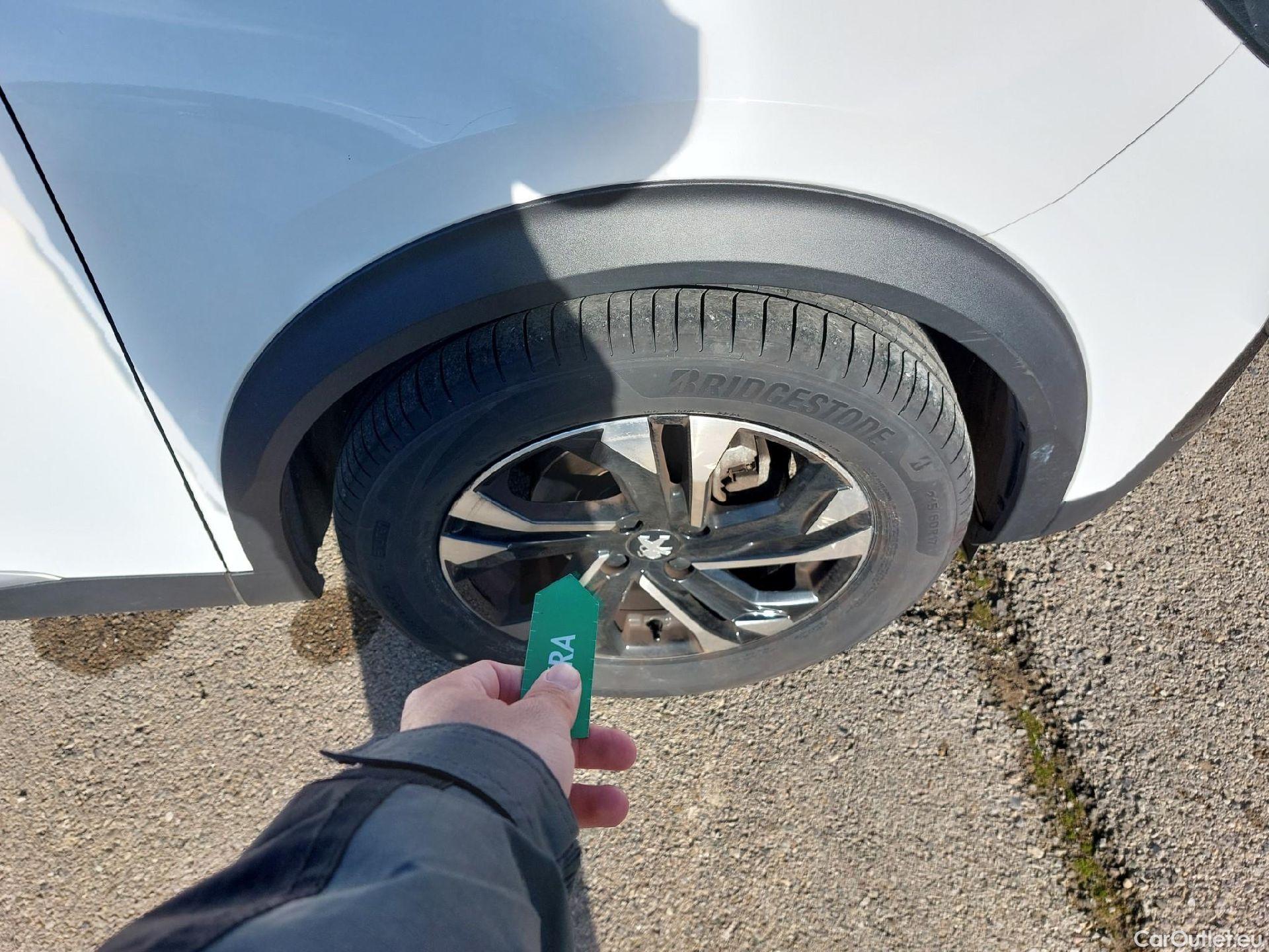  Peugeot  2008 PEUGEOT  / 2019 / 5P / todoterreno Allure BlueHDI 100 S&S BVM6 (CX) #19