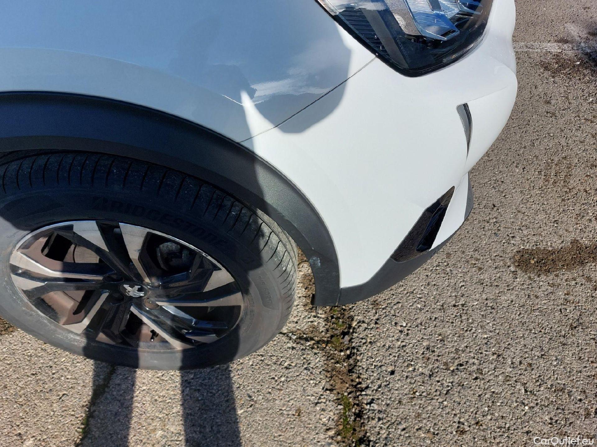  Peugeot  2008 PEUGEOT  / 2019 / 5P / todoterreno Allure BlueHDI 100 S&S BVM6 (CX) #21