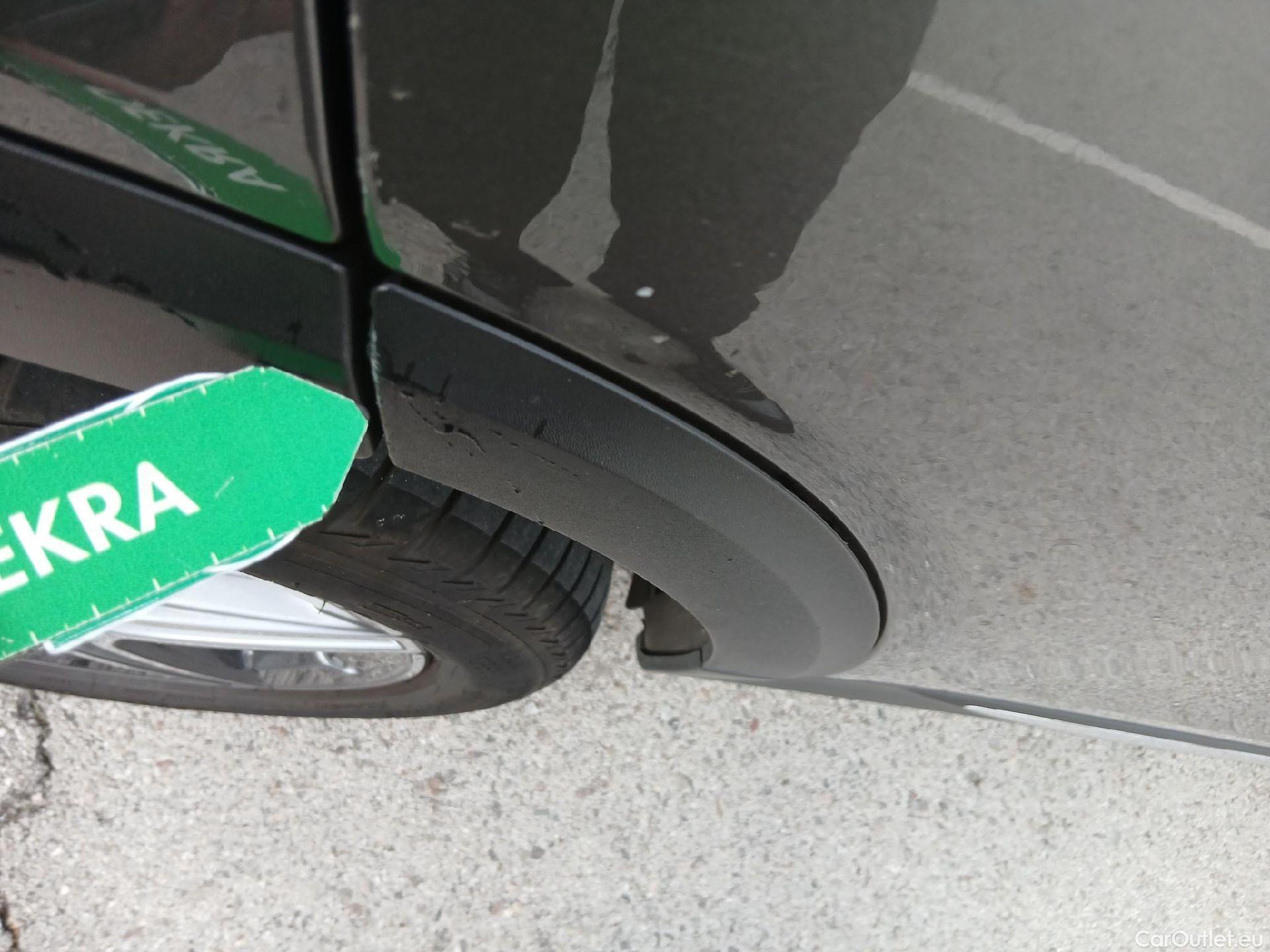  Mercedes  GLB MERCEDES-BENZ  / 2019 / 5P / todoterreno 2.0  220 D 4MATIC DCT 140KW (190CV) #37