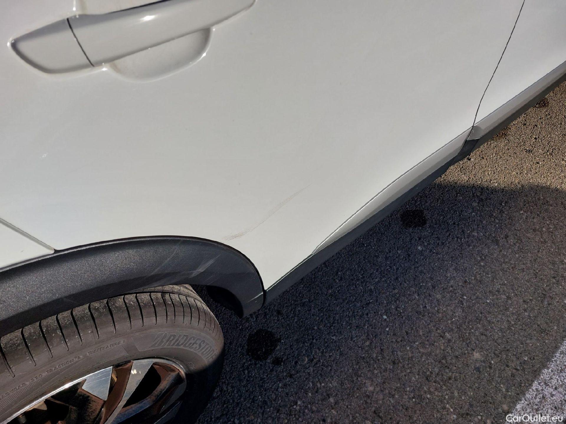  Peugeot  2008 PEUGEOT  / 2019 / 5P / todoterreno Allure BlueHDI 100 S&S BVM6 (CX) #13