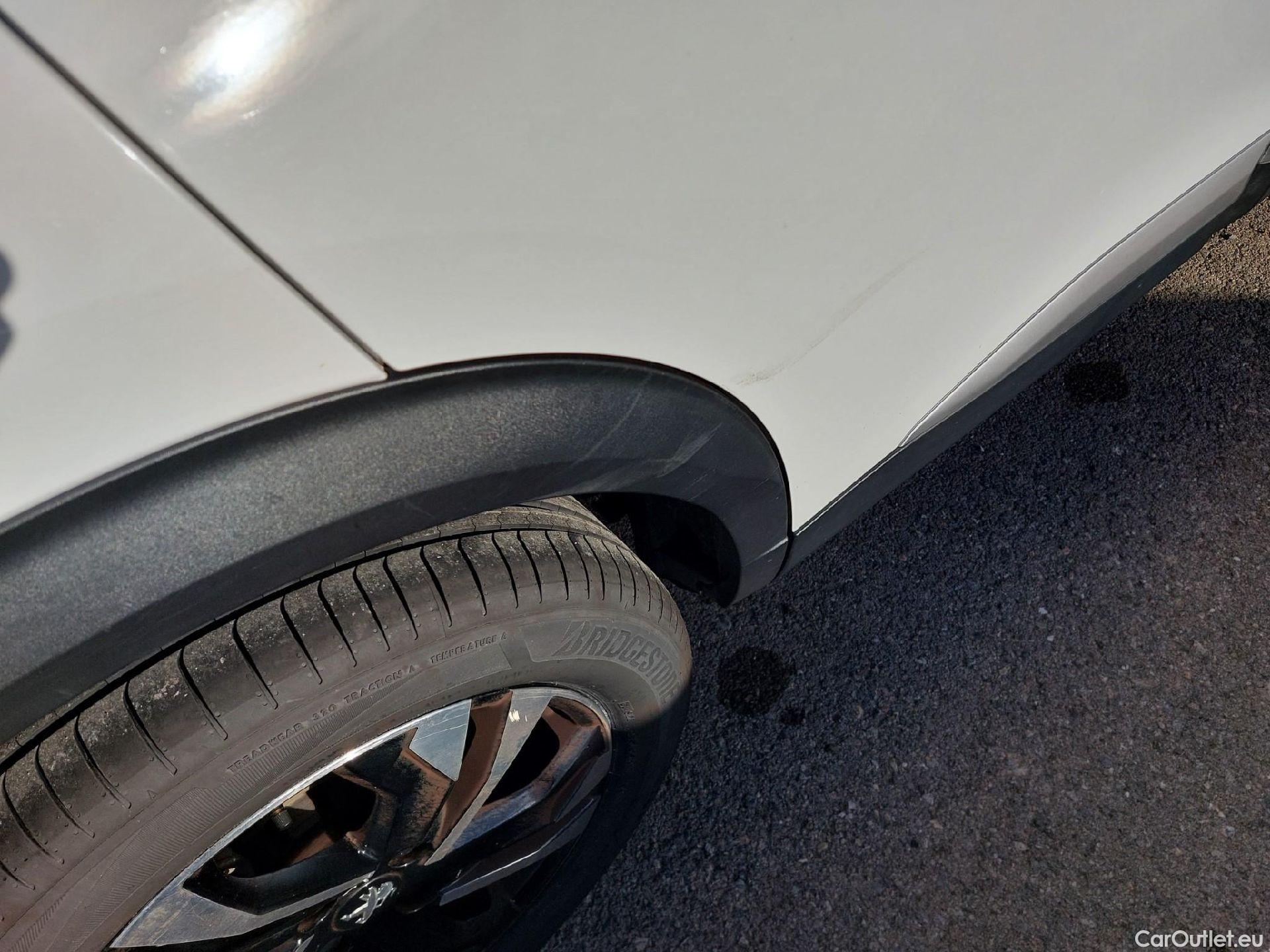  Peugeot  2008 PEUGEOT  / 2019 / 5P / todoterreno Allure BlueHDI 100 S&S BVM6 (CX) #14