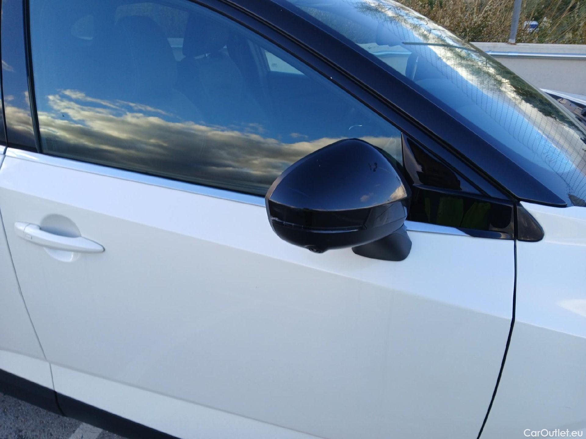  Nissan  Qashqai NISSAN  / 2021 / 5P / todoterreno DIG-T 116kW mHEV Xtronic Premiere Edit.(SL) #10