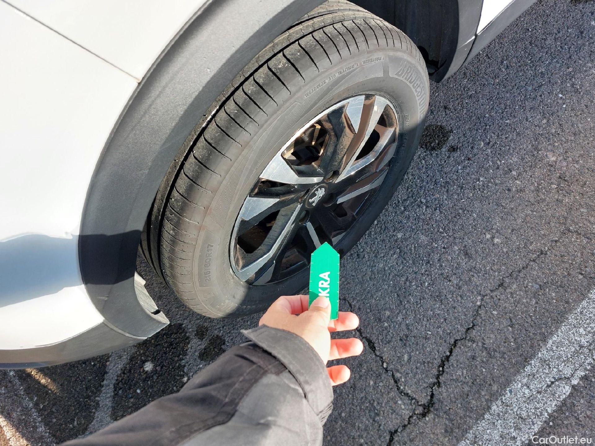  Peugeot  2008 PEUGEOT  / 2019 / 5P / todoterreno Allure BlueHDI 100 S&S BVM6 (CX) #11