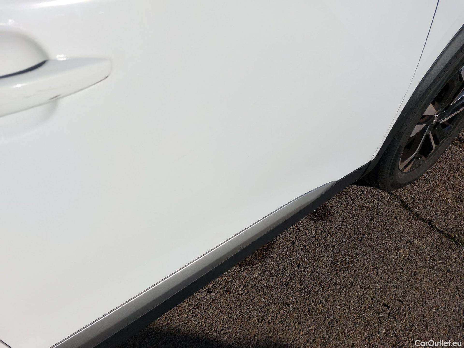  Peugeot  2008 PEUGEOT  / 2019 / 5P / todoterreno Allure BlueHDI 100 S&S BVM6 (CX) #18