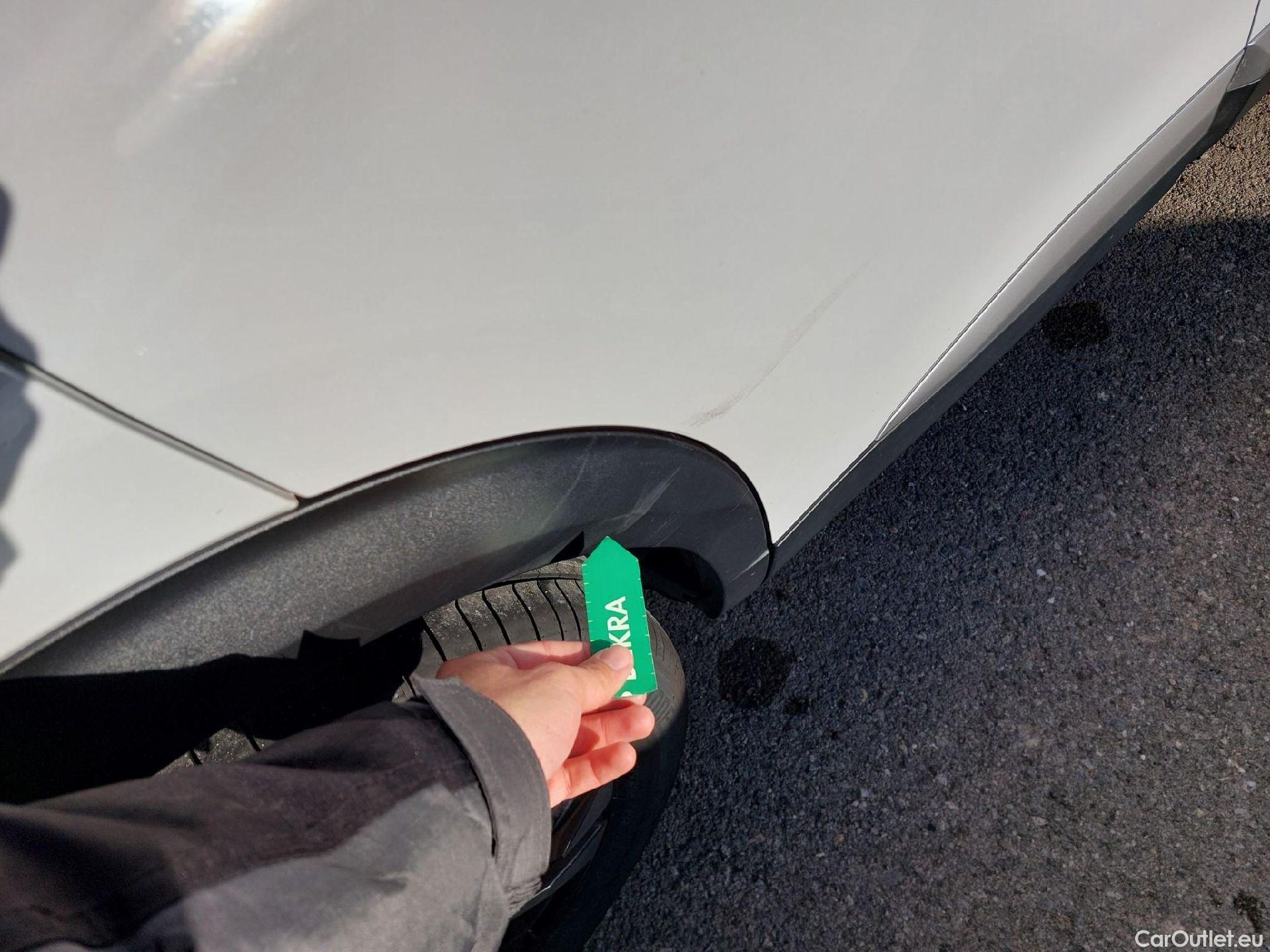  Peugeot  2008 PEUGEOT  / 2019 / 5P / todoterreno Allure BlueHDI 100 S&S BVM6 (CX) #16