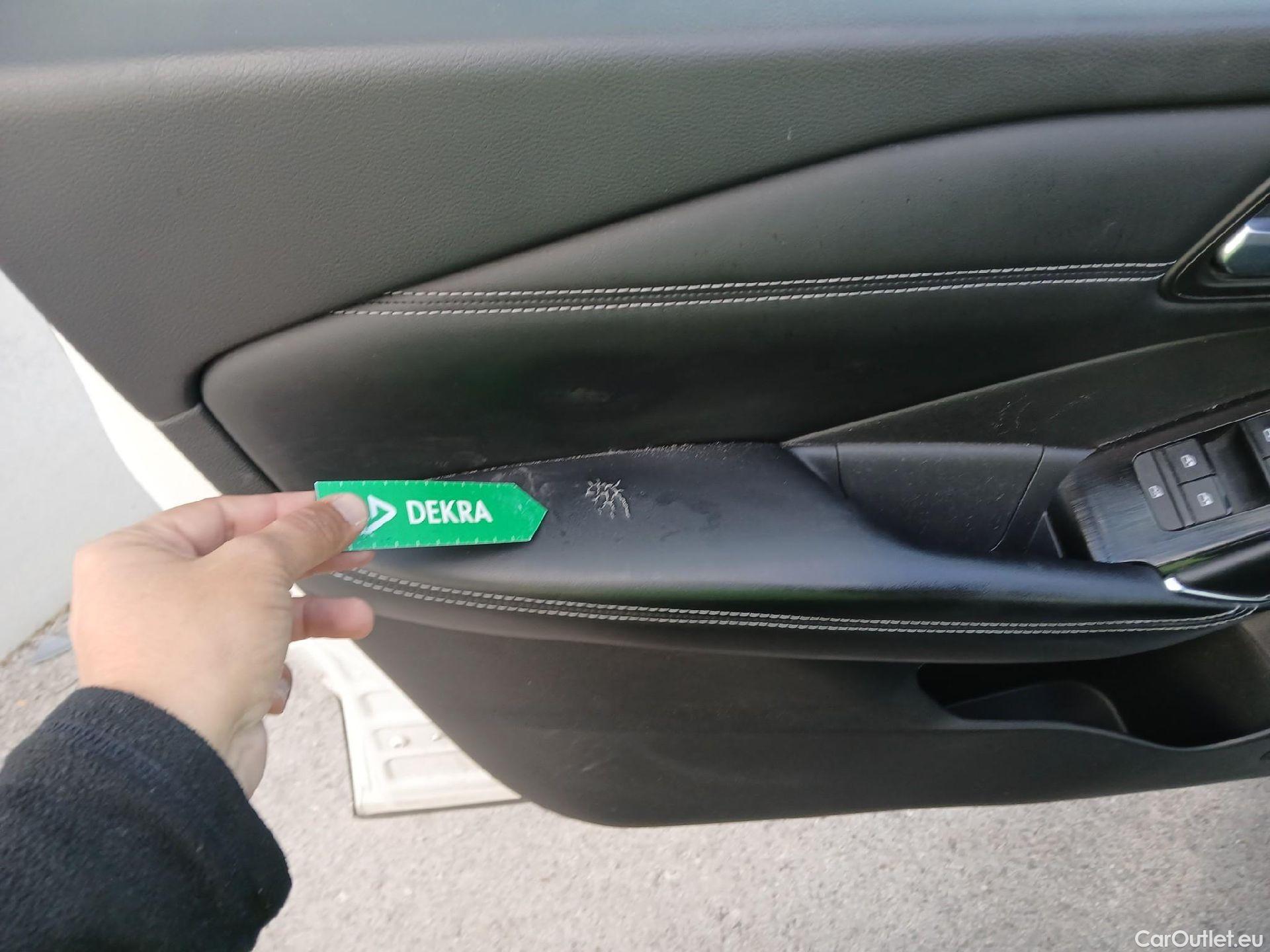  Nissan  Qashqai NISSAN  / 2021 / 5P / todoterreno DIG-T 116kW mHEV Xtronic Premiere Edit.(SL) #2