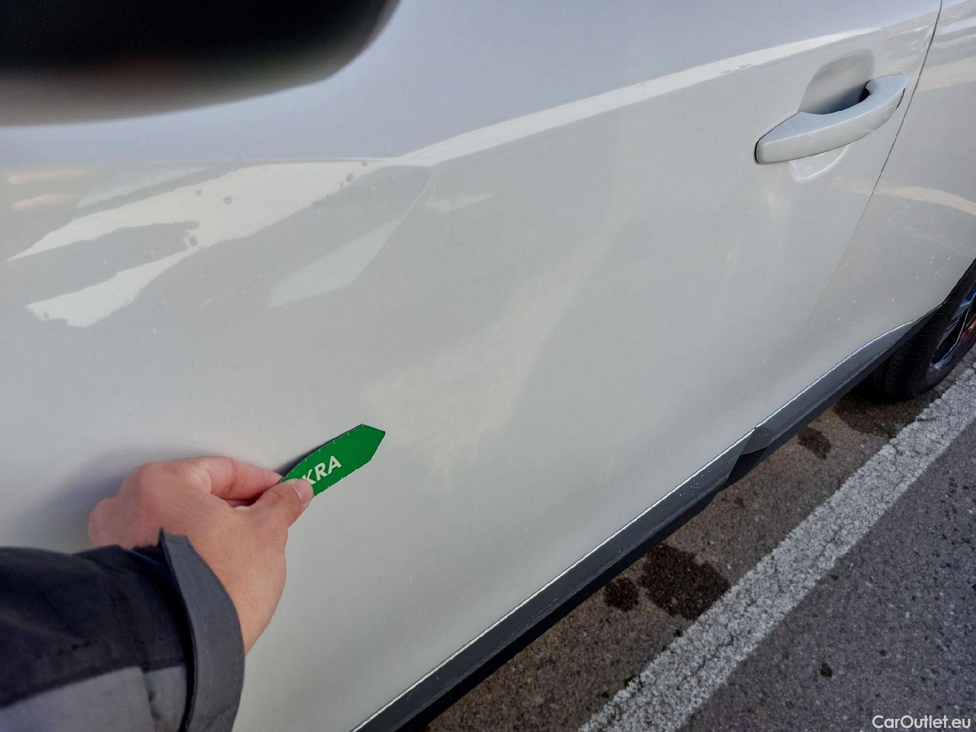  Peugeot  2008 PEUGEOT  / 2019 / 5P / todoterreno Allure BlueHDI 100 S&S BVM6 (CX) #4