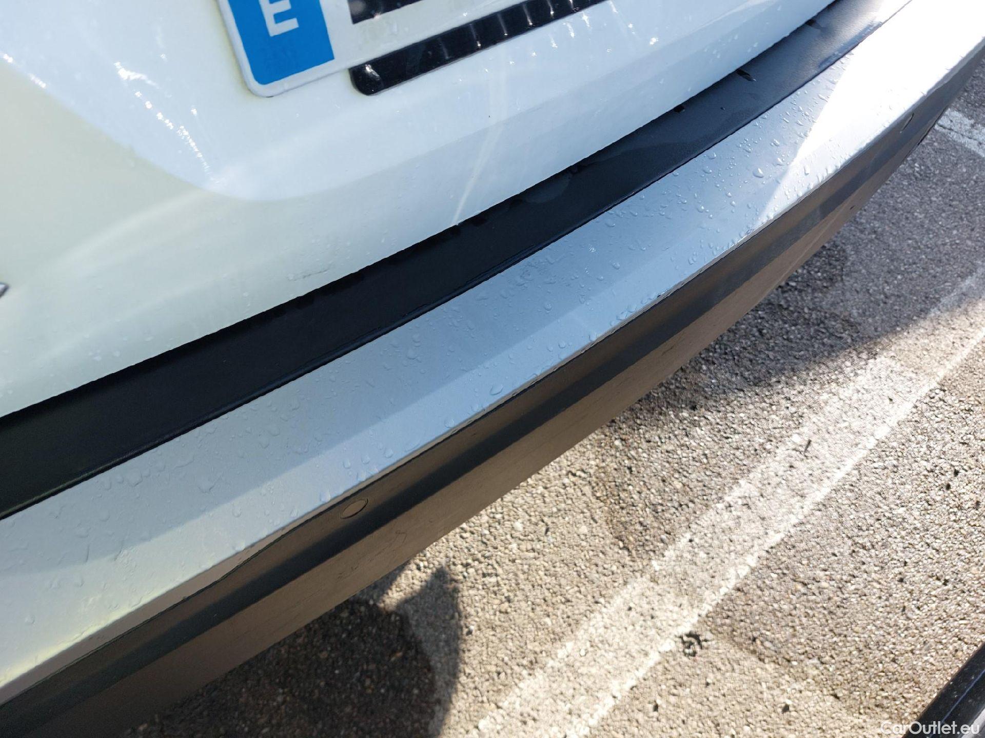  Peugeot  2008 PEUGEOT  / 2019 / 5P / todoterreno Allure BlueHDI 100 S&S BVM6 (CX) #8