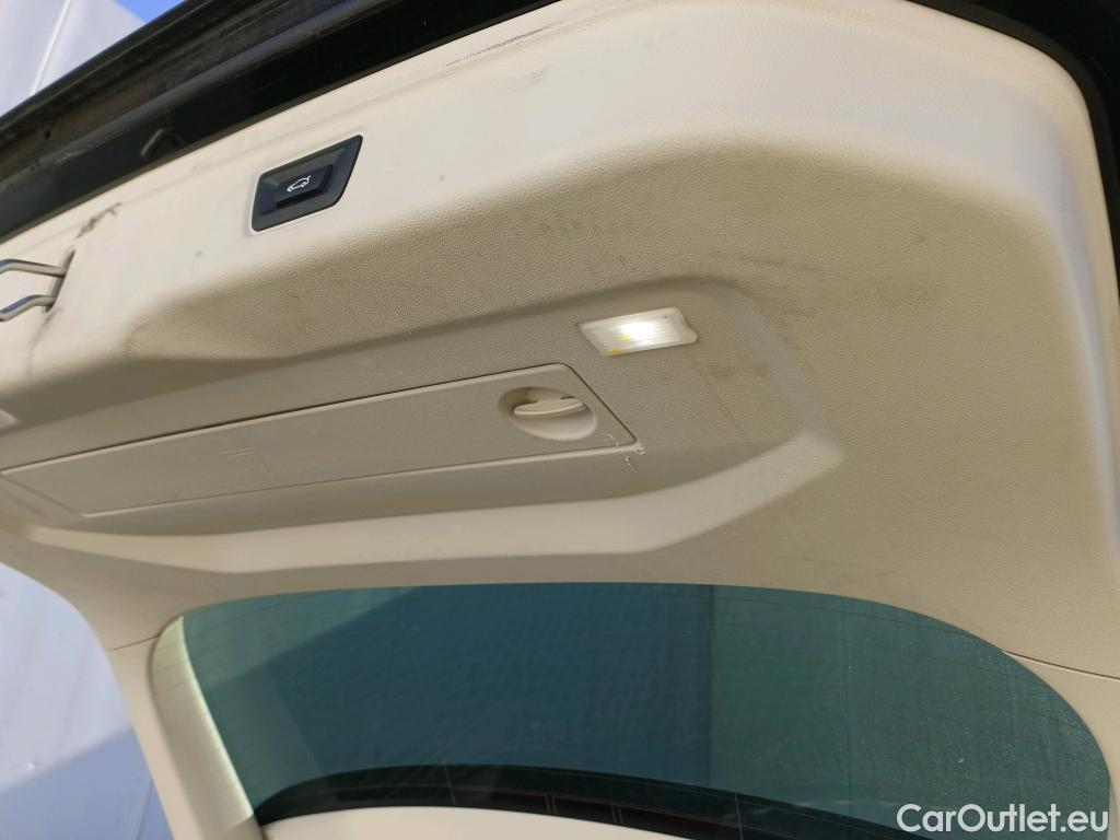  Bmw  Serie 3 BMW  / 2019 / 5P / familiar 318d Auto.Touring #13