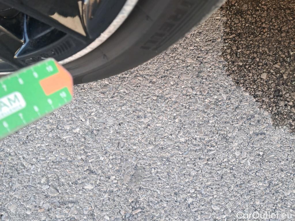  Mercedes  A-Klasse MERCEDES-BENZ Clase A / 2018 / 5P / berlina con portón A 250 e #8